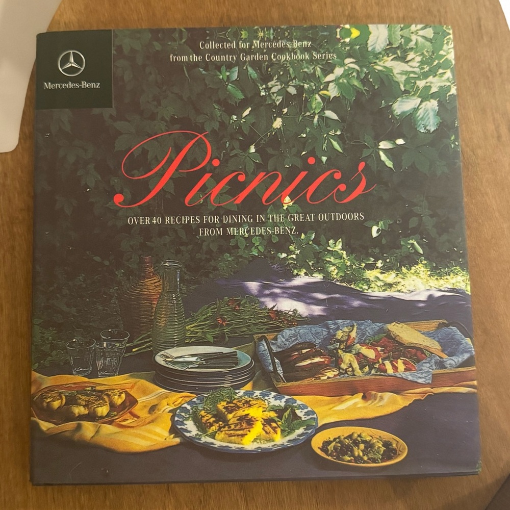 Mercedes Benz Picnics: Over 40 Recipes for Dining in the Great Outdoors cookbook